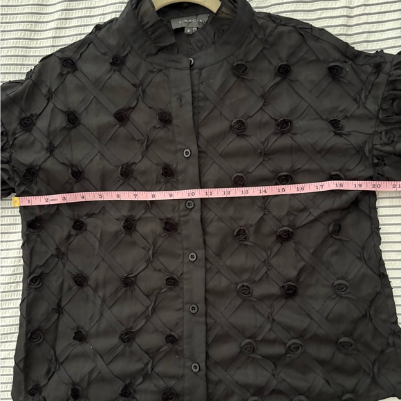 💕 🆕 NWT Gracia Black Ruffle Neck Blouse - Picture 9 of 14